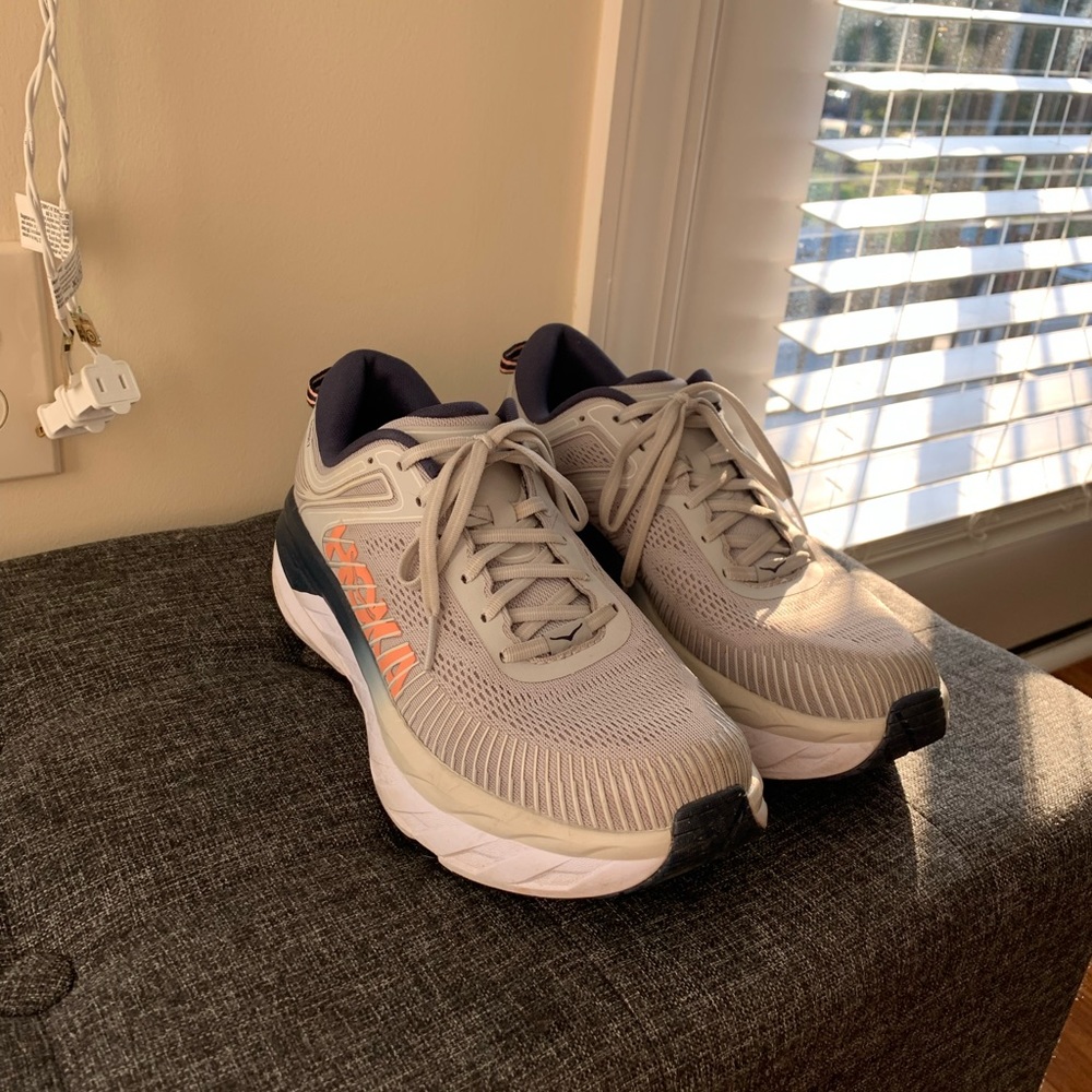 hoka bondi 7 lunar rock/black iris